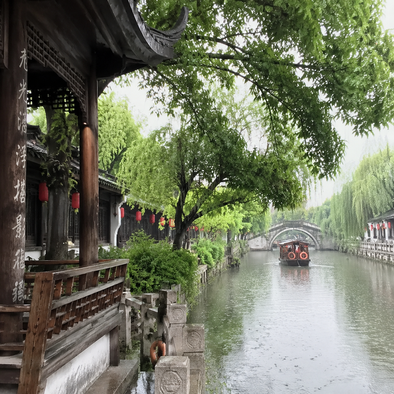 我在扬州瘦西湖边躲五月小雨,才知道一个人旅行也可以很热闹 | Hiding from a May Shower by Slender West Lake, I Learned Solo Travel Can Still Feel Full of Company
