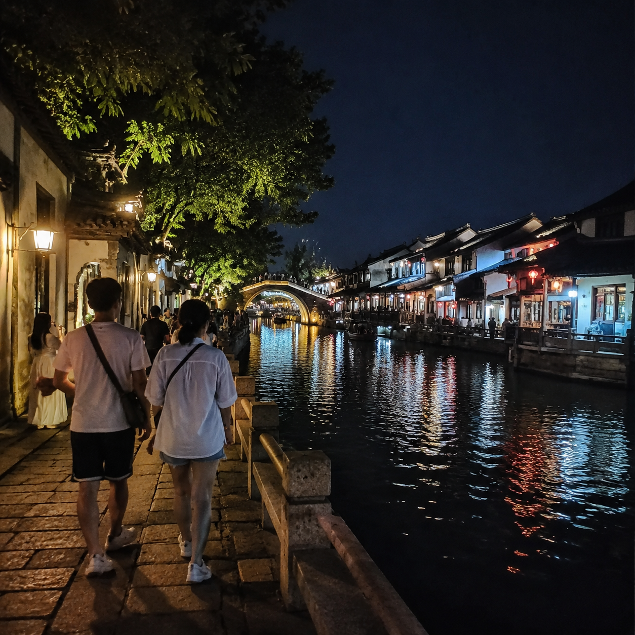 苏州夜里最会骗人的,不是方向,而是那种“看着很轻松”的安静 | What Misleads Most at Night in Suzhou Is Not Direction but the Quiet Ease It Seems to Promise