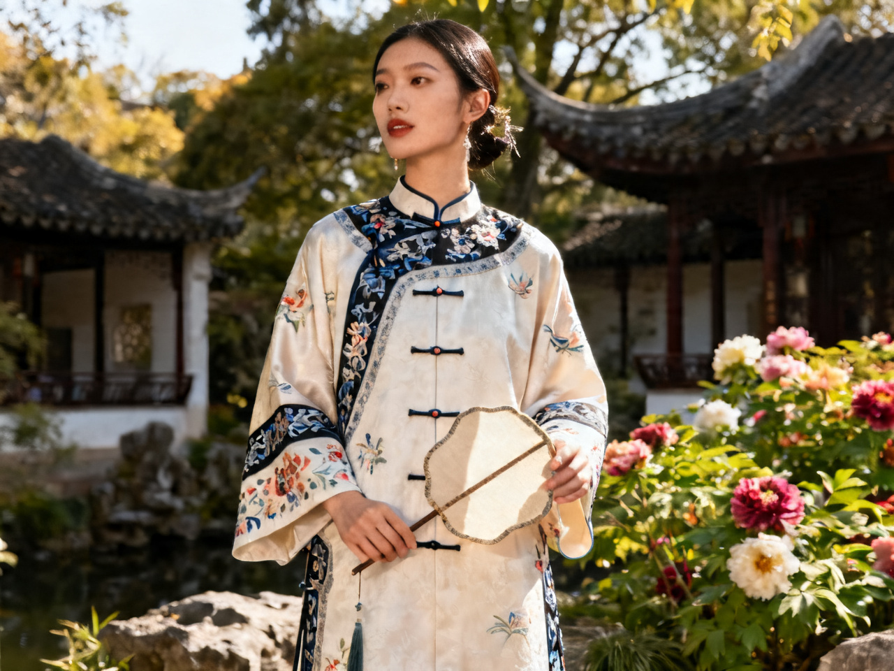 唐装:传统与现代之美 | Tang Suit: Modern Traditional Wear