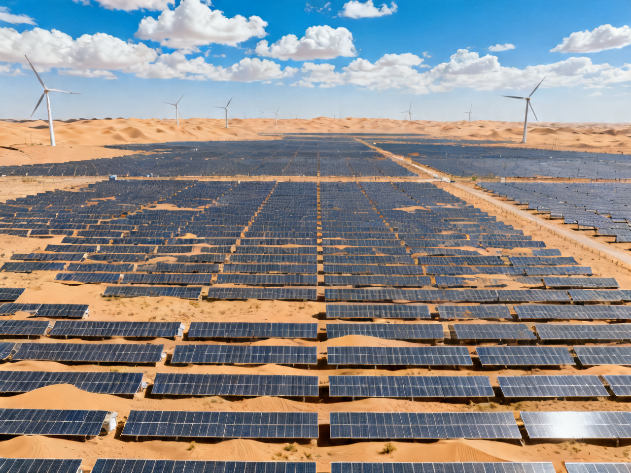 腾格里沙漠边缘的光伏电站与沙漠治理结合场景